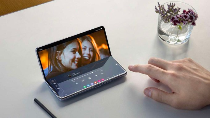 Chế độ Flex Mode trên Galaxy Z Fold 5