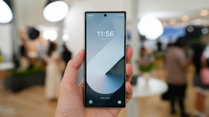 Màn hình phụ của Galaxy Z Fold 6