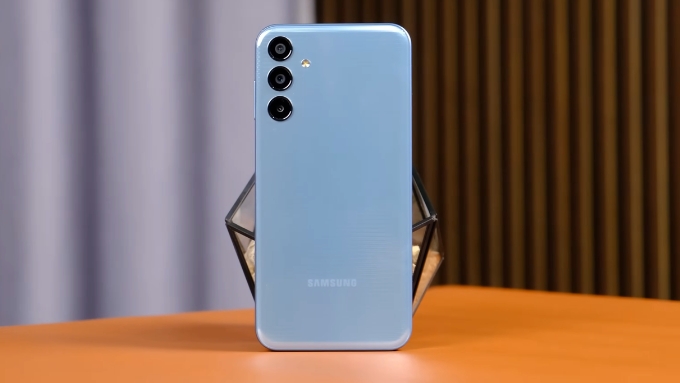Samsung Galaxy M15 5G là lựa chọn nổi bật trong phân khúc giá rẻ dành cho những ai ưu tiên thời lượng pin