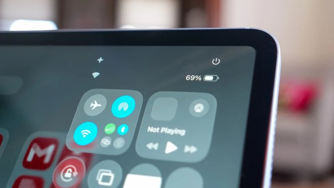 So sánh iPad Air M4 và iPad Pro M5 về pin