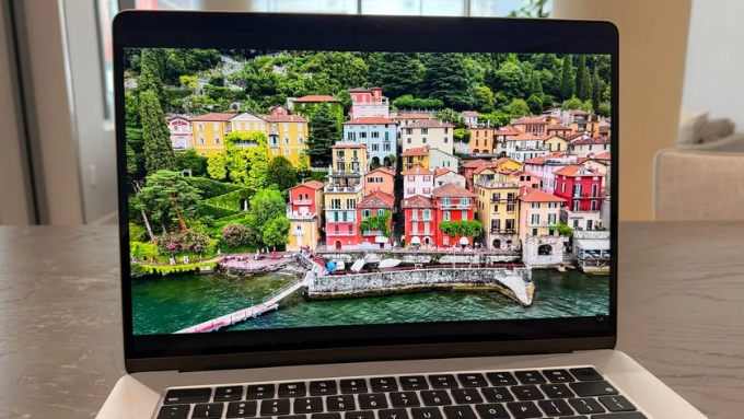 Cả 2 mẫu MacBook này đều được trang bị màn hình Liquid Retina