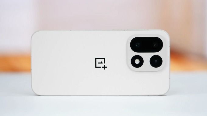 OnePlus 15 là lựa chọn cho người dùng yêu thích hiệu năng, muốn một thiết bị Android có pin tốt