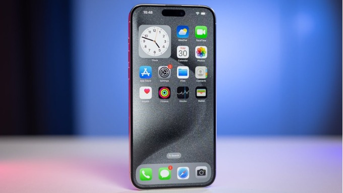 iPhone 15 Pro Max chạy iOS 18