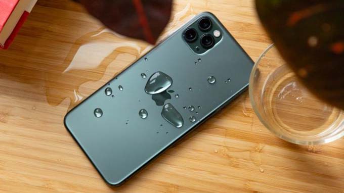 So sánh khả năng chống nước, kháng bụi của iPhone 11 Pro Max với iPhone 12 Pro Max