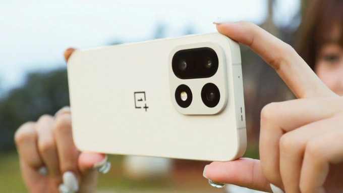 OnePlus 15 sở hữu bộ ba camera 50MP