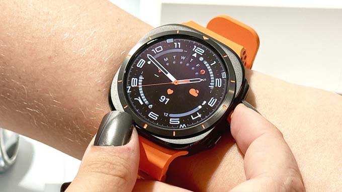 thay mặt đồng hồ trên galaxy watch 7
