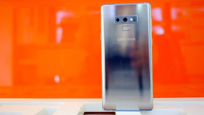 Galaxy Note 9 mặt lưng màu bạc