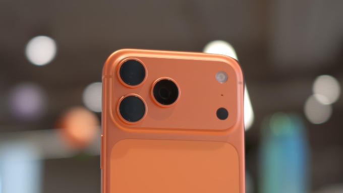 iPhone 17 Pro Max được trang bị camera chính 48MP, khẩu độ f/1.8, tiêu cự 24mm
