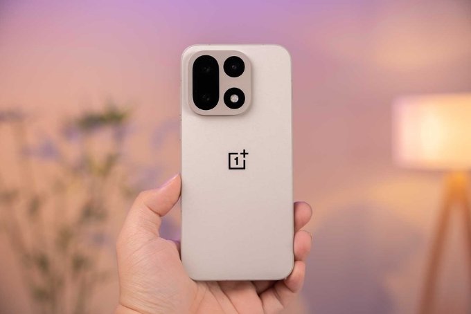 Thiết kế OnePlus 15