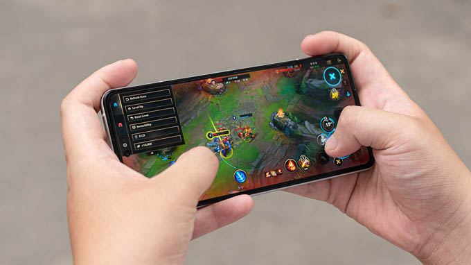 có nên mua lenovo legion y70 bởi cấu hình và tản nhiệt