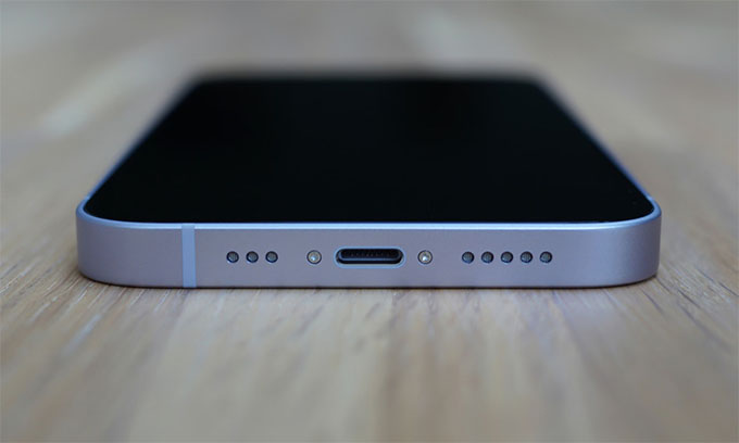 Galaxy A57 trang bị pin 5.000mAhm gần gấp rưỡi dung lượng pin 3.279mAh của iPhone 14