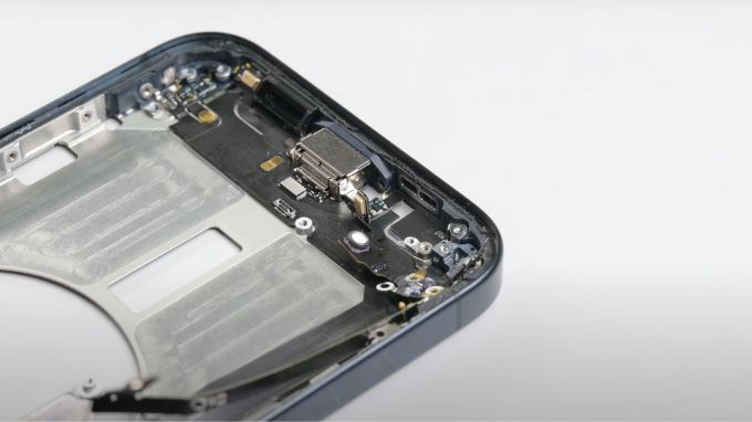 Cổng USB-C trên iPhone 15 Pro Max