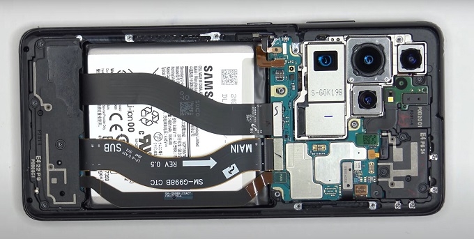 Linh kiện bên trong Galaxy S21 Ultra được sắp xếp khá phức tạp