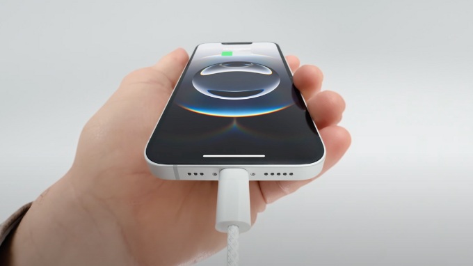 So sánh iPhone 16e và iPhone 16 về pin và sạc