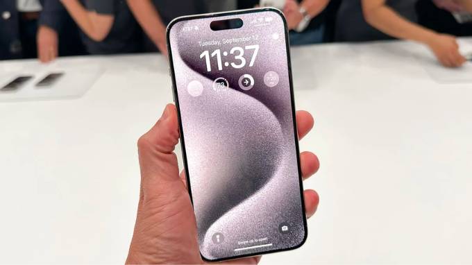 Viền màn hình siêu mỏng trên iPhone 15 Pro Max