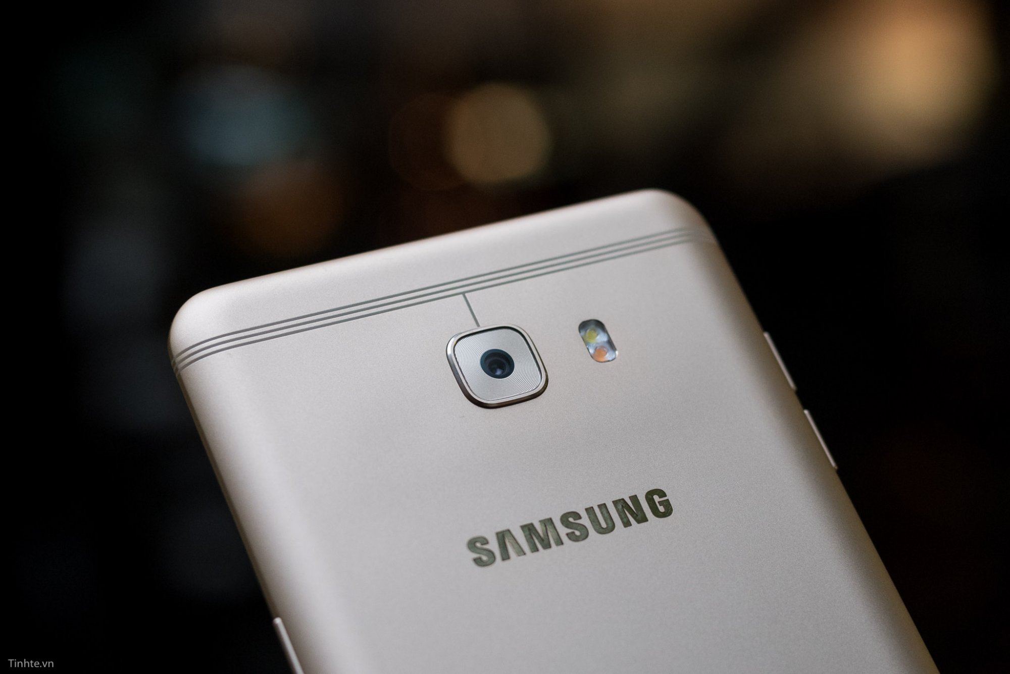 3922292_samsung-galaxy-c9-pro-xtmobile-6