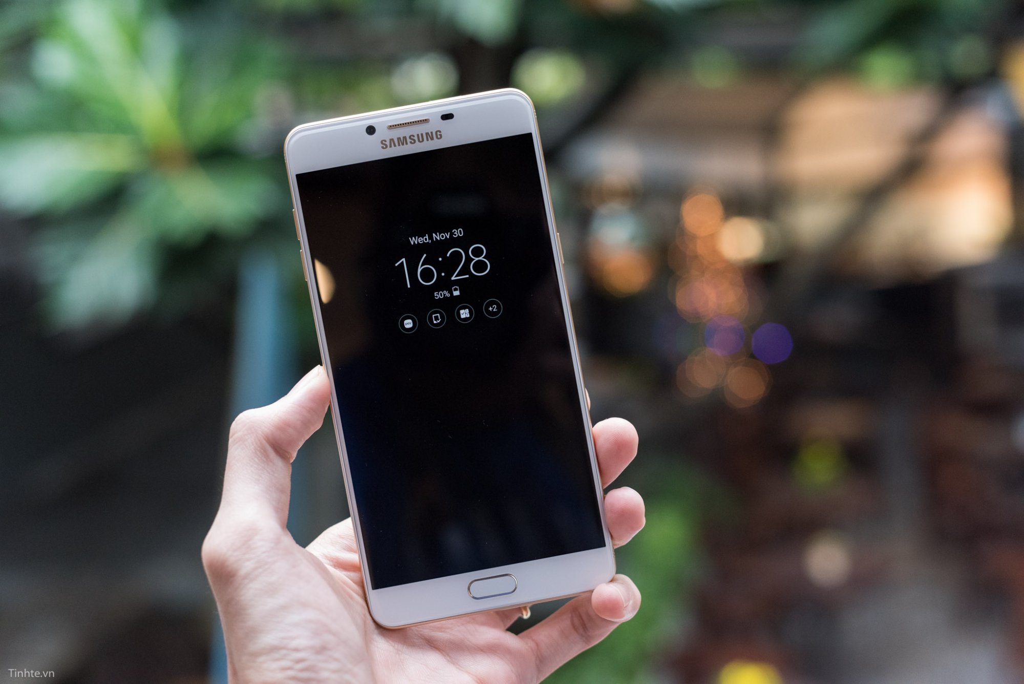 3922287_samsung-galaxy-c9-pro-xtmobile-1