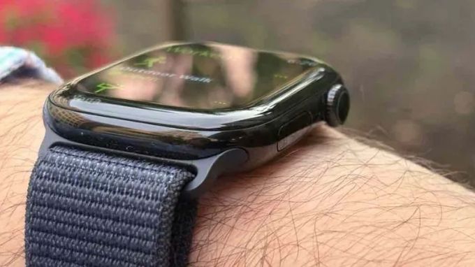 thiết kế của Apple Watch Series 10 42mm (LTE) viền nhôm VN/A