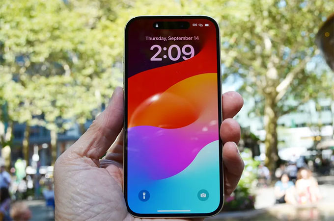  iPhone 15 512GB VN/A sử dụng tấm nền OLED với kích thước 6,1 inch