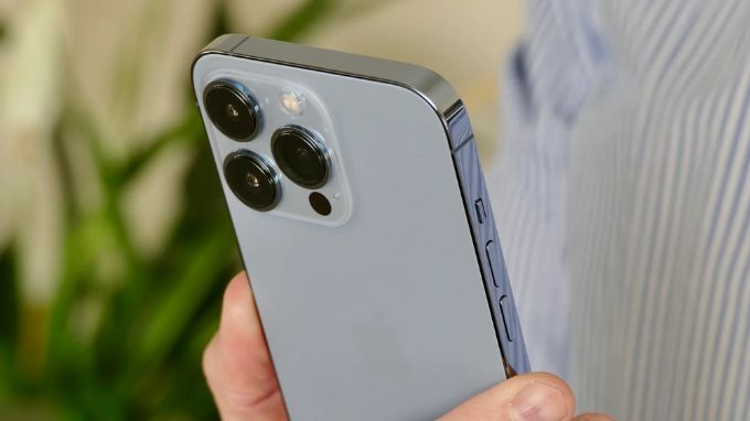 Thiết kế iPhone 13 Pro 512GB Cũ (Trầy Đẹp) với khung thép chắc chắn