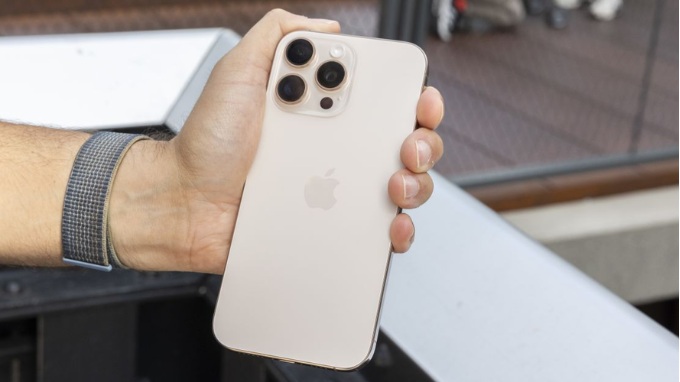 Thiết kế titan cao cấp của iPhone 16 Pro Max