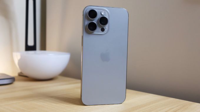 Giá iPhone 15 Pro Max 1TB Cũ (Trầy Đẹp) thấp hơn so với máy mới