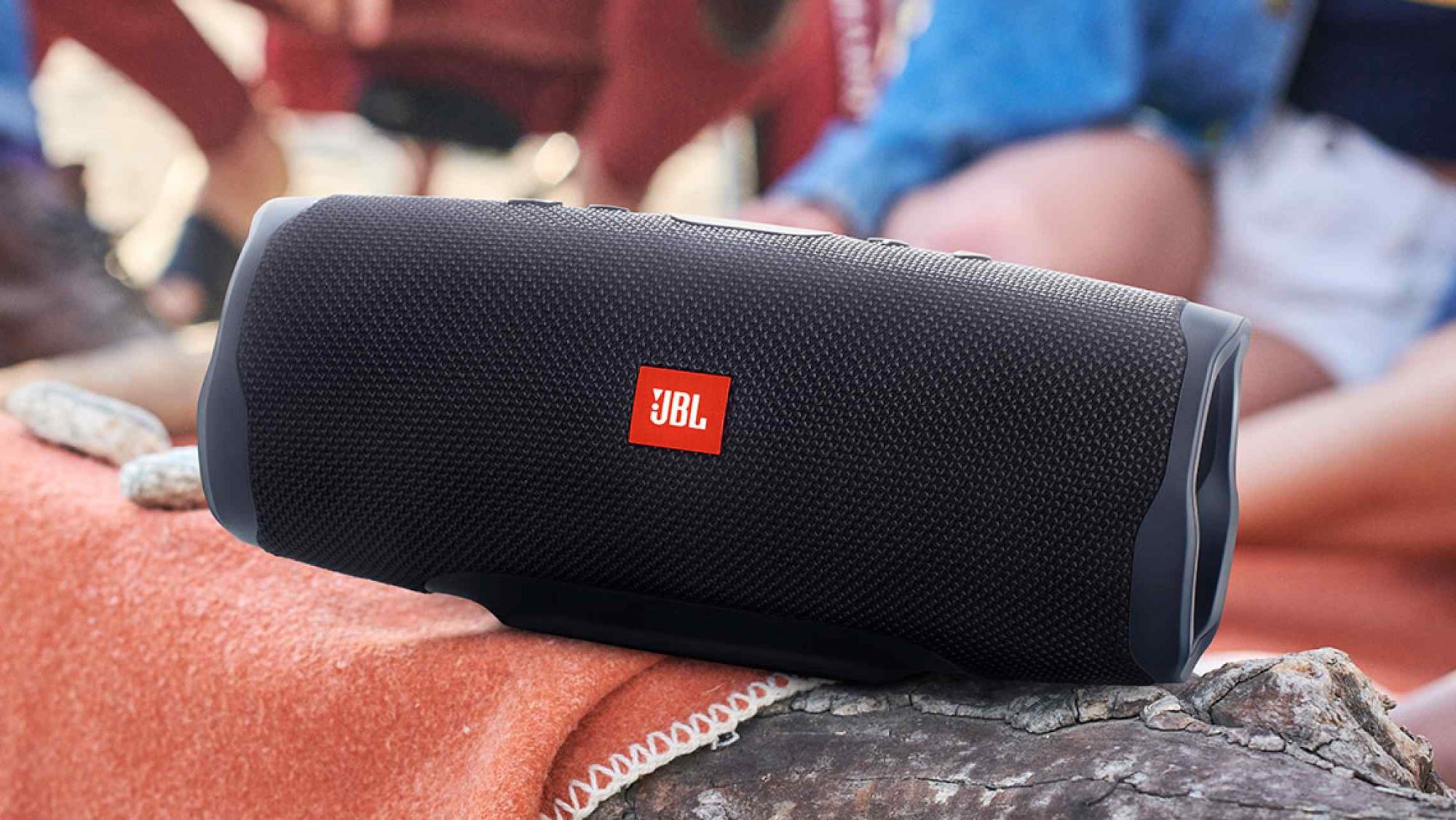 JBL Charge 4 có công suất lên đến 30W