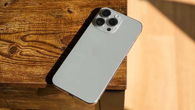 Ngoại hình iPhone 15 Pro 512GB cũ vẫn mới, không trầy xước
