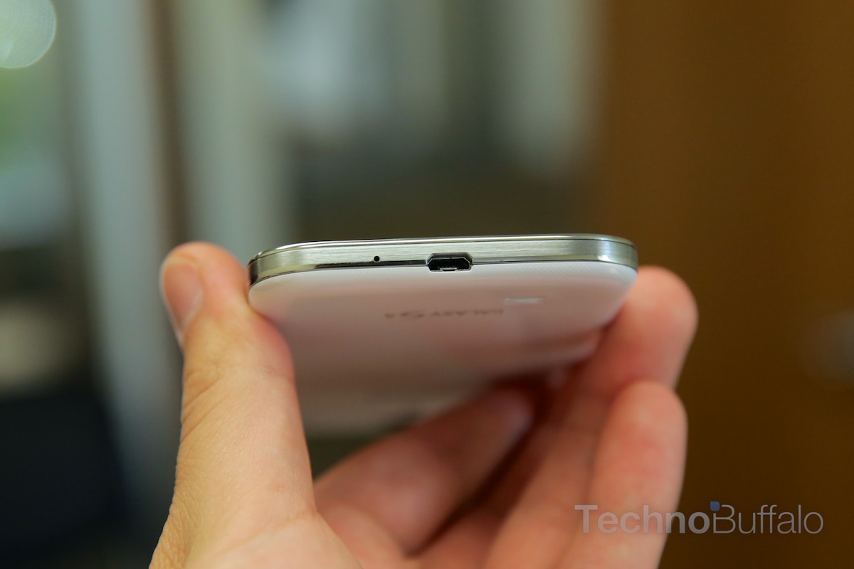 Samsung-Galaxy-S4-USB-Port
