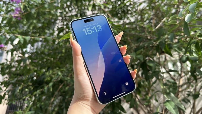Màn hình lớn cùng Dynamic Island thời thượng