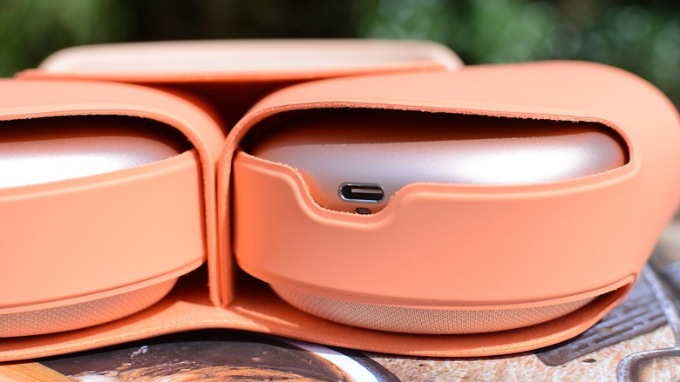 Ở thời lượng pin, AirPods Max 2 gần như không thay đổi quá nhiều so với thế hệ trước
