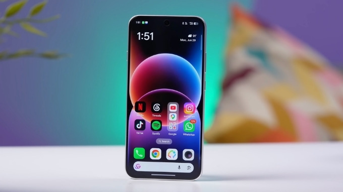 OPPO Reno16 F 5G được trang bị màn hình AMOLED kích thước 6.57 inch