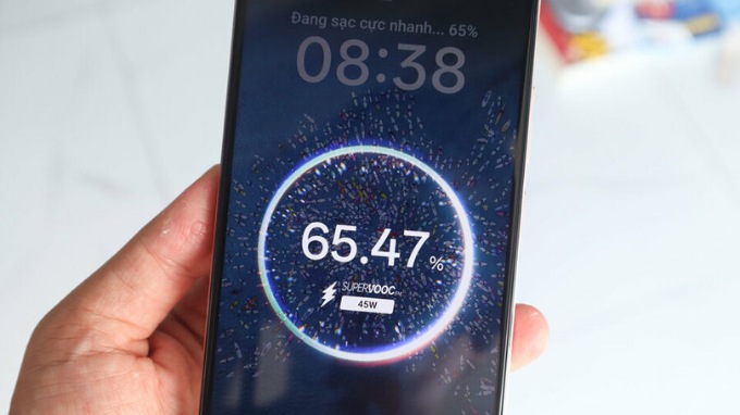 Thiết bị có thể sạc khoảng 50% pin chỉ trong hơn 30 phút