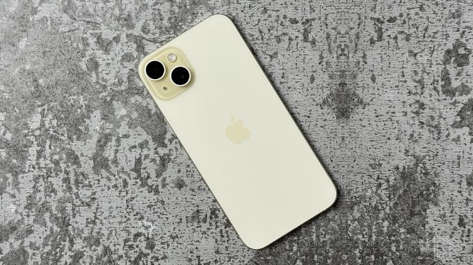 Đánh giá thiết kế mặt lưng của iPhone 15 Plus