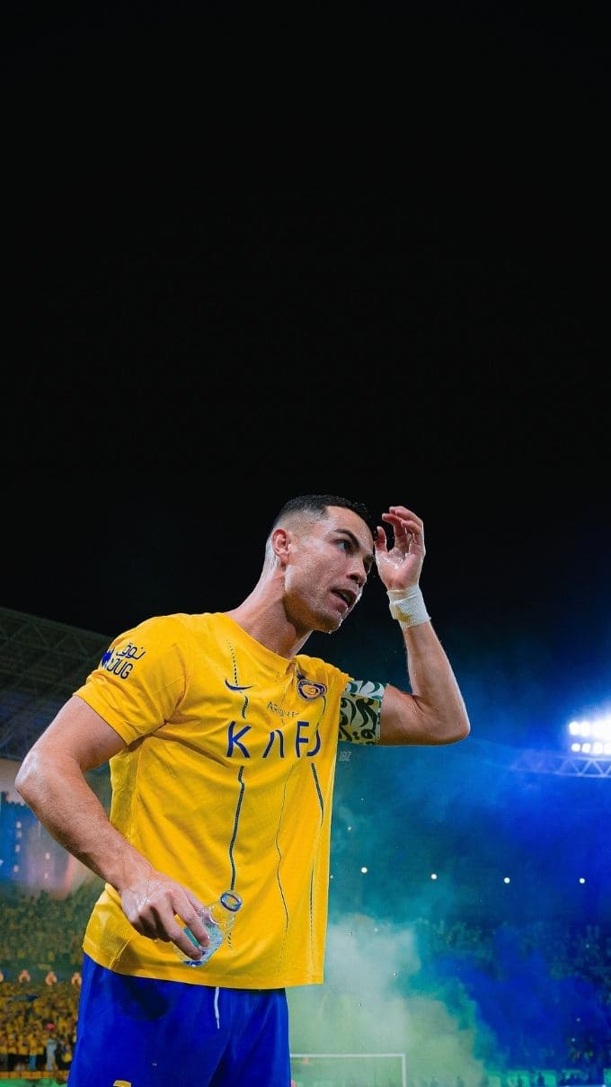 Hình nền Ronaldo trong màu áo đội tuyển quốc gia và Al Nassr