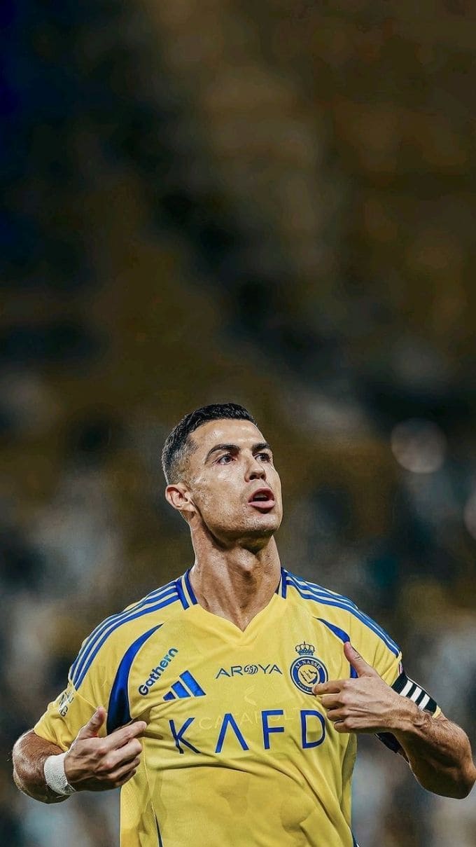 Hình nền Ronaldo trong màu áo đội tuyển quốc gia và Al Nassr