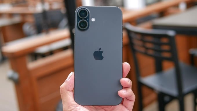 Kích thước iPhone 16 Plus tổng thể