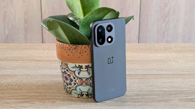 OnePlus 15 là mẫu flagship nổi bật dành cho người dùng ưu tiên hiệu năng và thời lượng pin