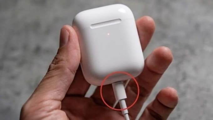 Nguyên nhân AirPods nháy đèn xanh liên tục