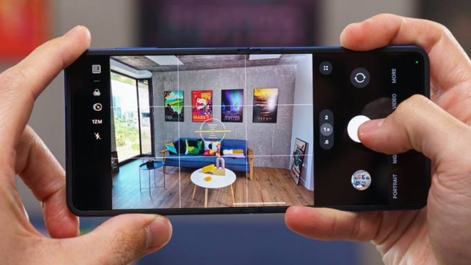 Cụm camera trên Galaxy Z Flip 8 gồm hệ thống 3 camera đa năng