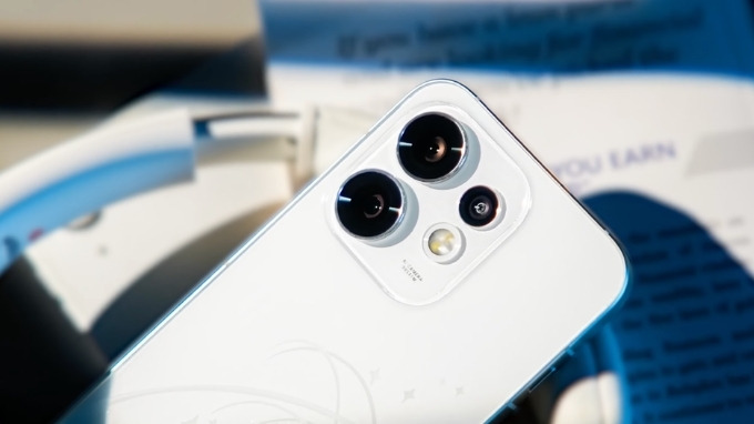 OPPO Reno16 Pro sở hữu camera tele 50MP hỗ trợ zoom quang học 3.5x
