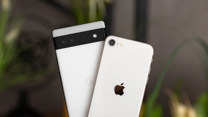 Google trang bị cho Pixel 6a cụm camera kép phía sau