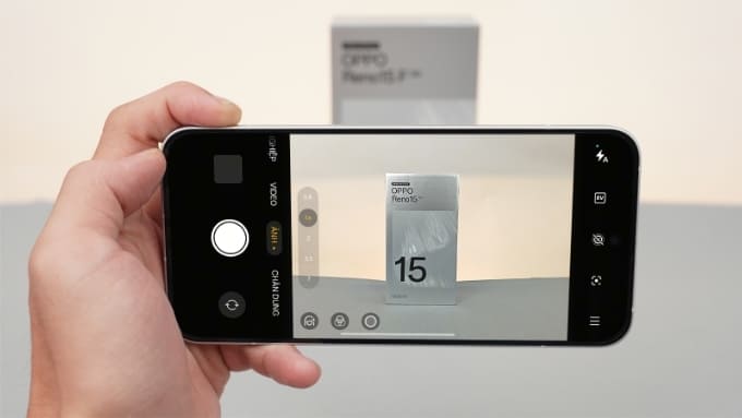 OPPO Reno15 tập trung vào sự đa dụng với hệ thống camera gồm cảm biến chính 50MP