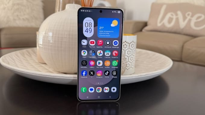Galaxy S25 FE được trang bị màn hình Dynamic AMOLED 2X