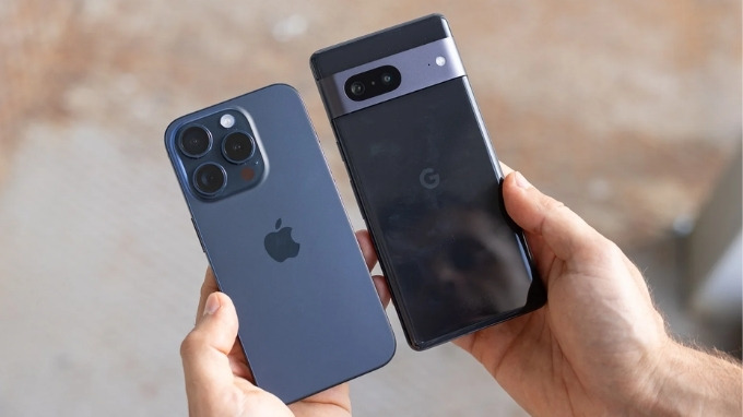 So sánh thiết kế iPhone 15 Pro và Google Pixel 7