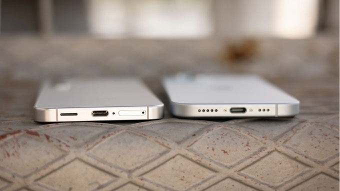 so sánh iPhone 15 và Galaxy S24 về pin và sạc
