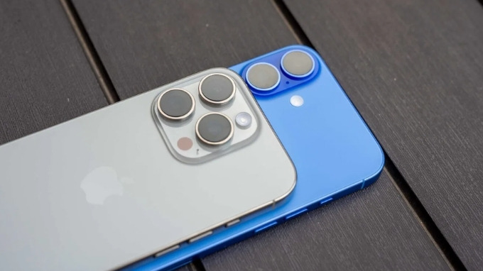 iPhone 16 Plus thiếu đi camera tele như trên 16 Pro