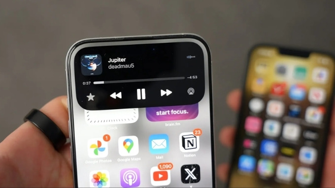 iPhone 16 Pro Max vs iPhone 16e có sự chênh lệch khá lớn về trải nghiệm hiển thị