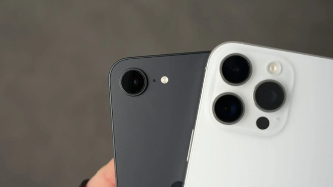 Camera là yếu tố tạo nên khoảng cách rõ rệt nhất khi so sánh iPhone 16 Pro Max vs iPhone 16e