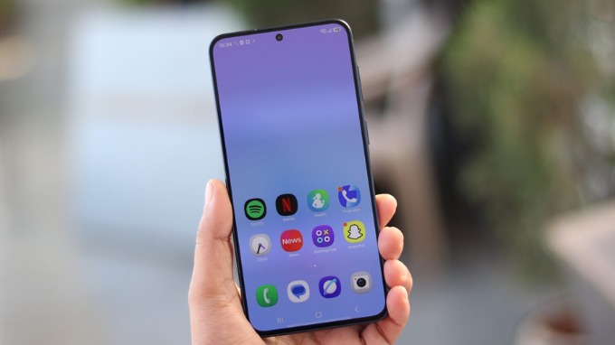 Galaxy A57 có đôi chút lợi thế về không gian hiển thị khi sở hữu màn hình 6.7 inch